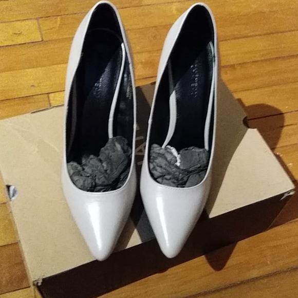 NIB Genuine Leather Pointy Toe Pump - Picture 3 of 7